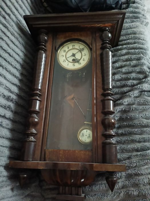 Sprzedam zegar ścienny.