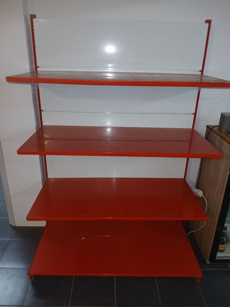 Estantes para mini mercado.