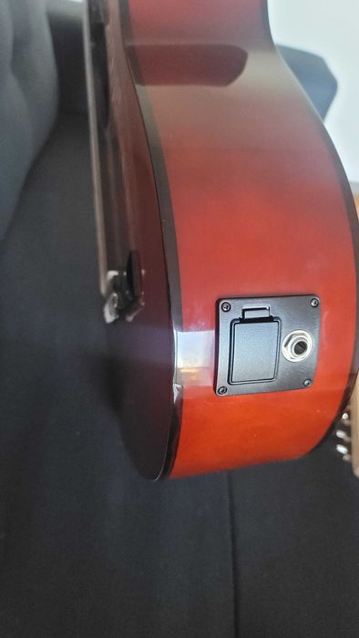 Guitarra Acústica electrificada