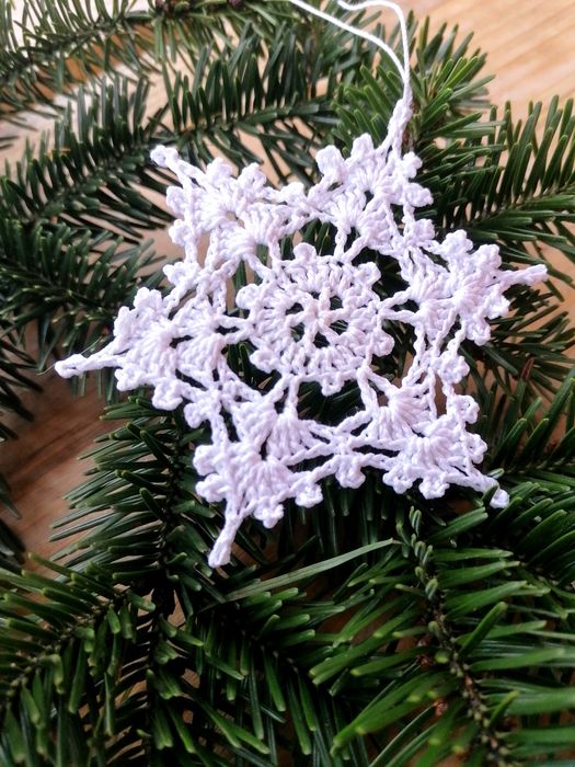 Gwiazdki szydełkowe na choinkę, rękodzieło