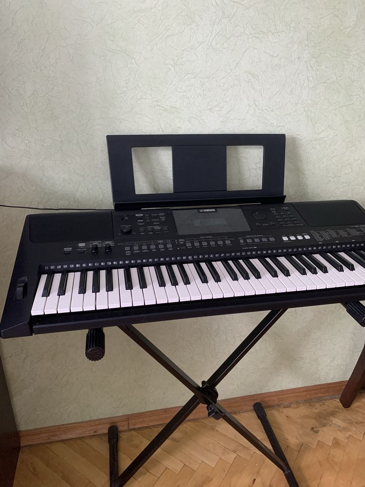 Продам Синтезатор Yamaha E463