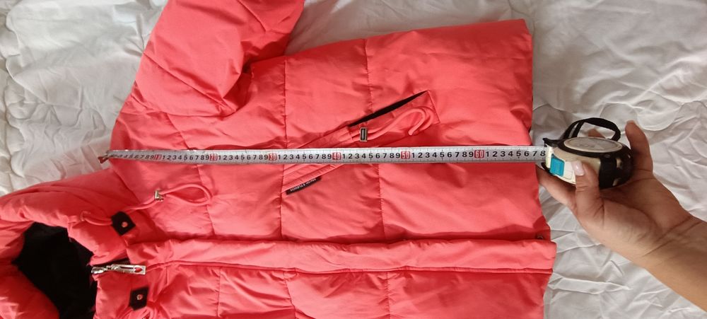 Помаранчевий жіночий пуховик