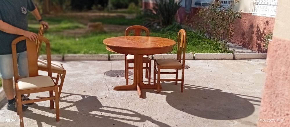 Mesa de jantar com 4 cadeiras extensível