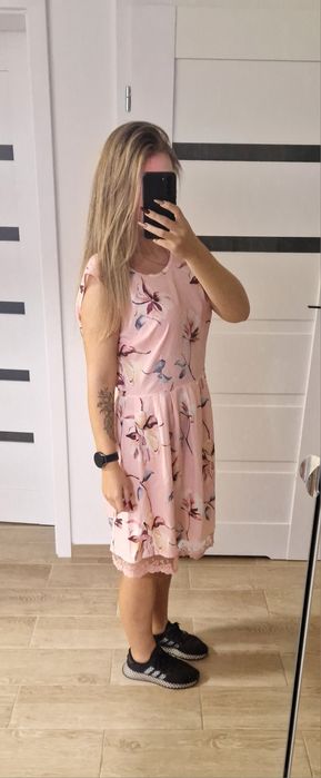 Sukienka w kwiaty