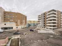 Apartamento T2, na Urbanização Glicínias, em Aveiro