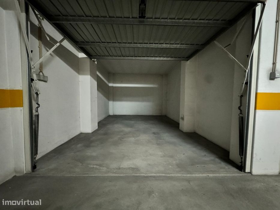 Arrenda-se Garagem Fechada – Mário Sacramento