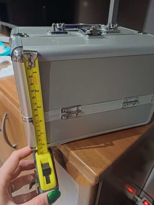 Kuferek na lakiery, żele, pilniki itp.