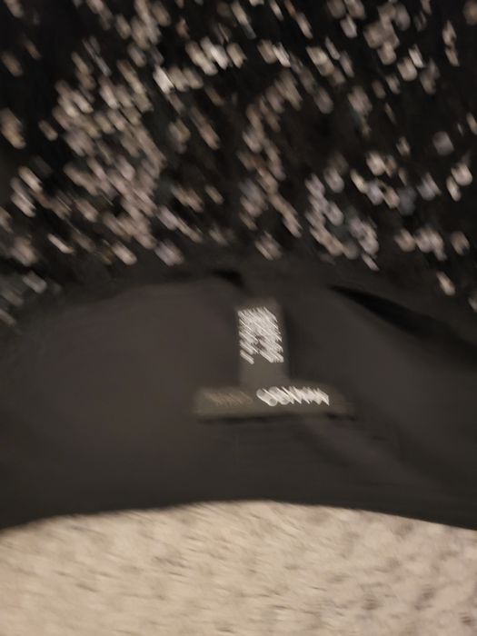 Sukienka w cekiny czarna z mango rozm s