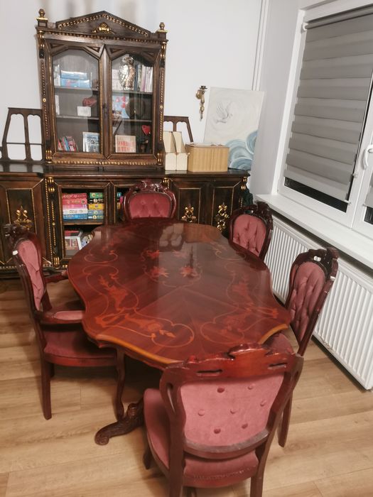 Sprzedam stół z wygodnym fotelami (krzesłami)  lub fotele