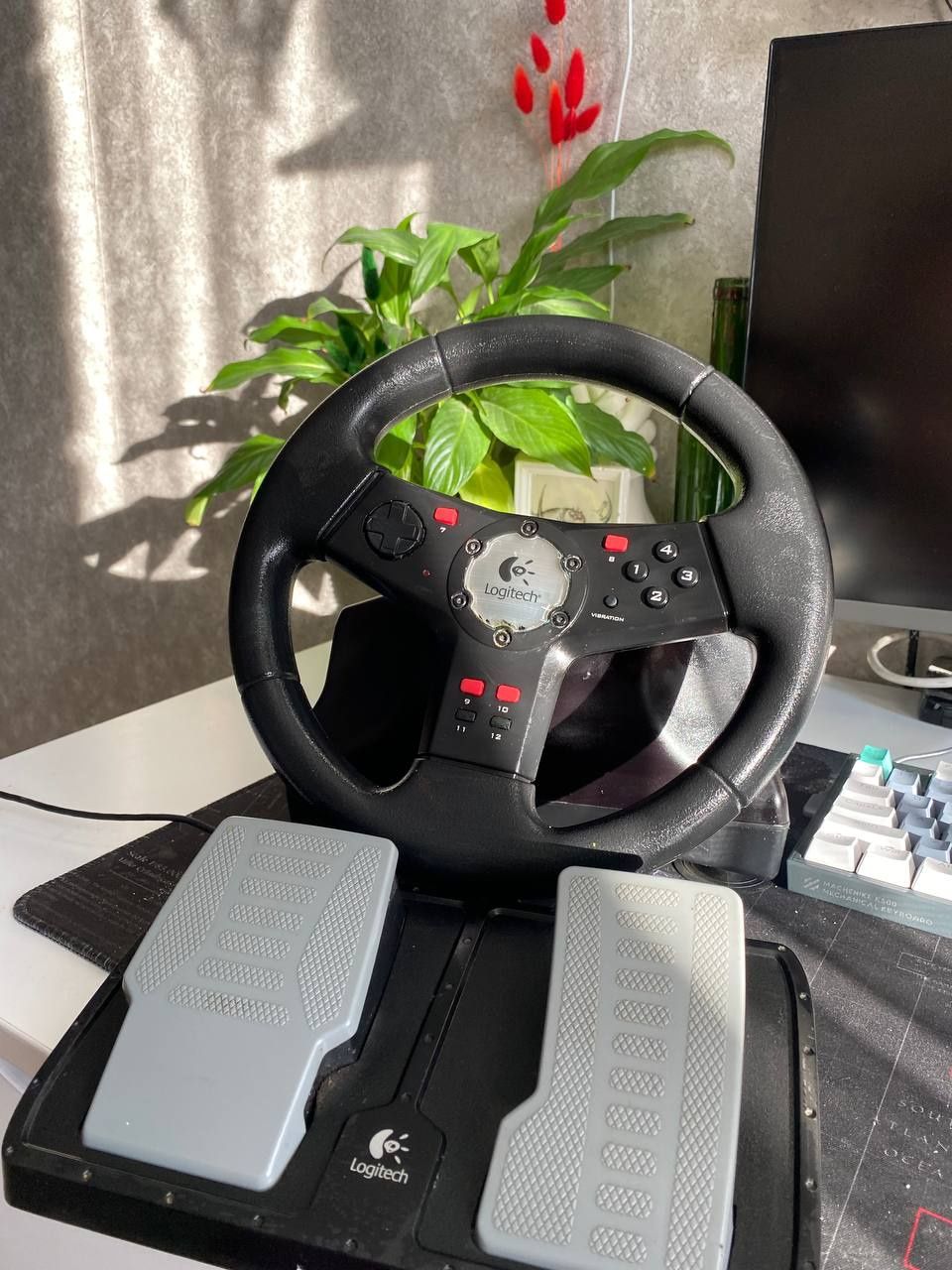 Продаю руль та педалі Formula™ Vibration Feedback Wheel