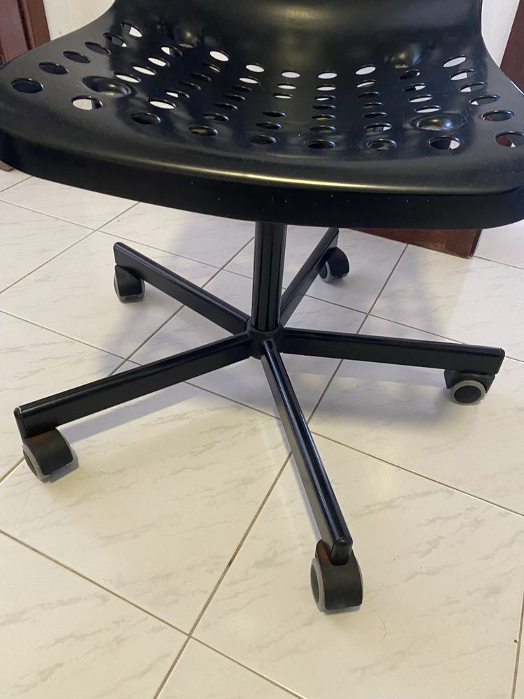 Cadeira giratoria ikea