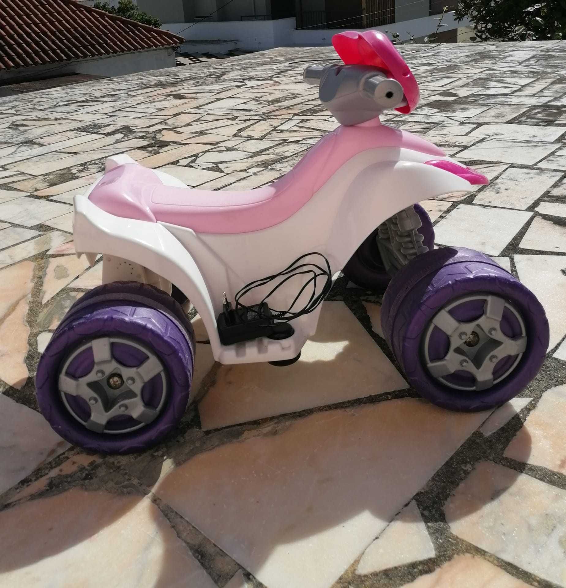 Moto 4 para menina a bateria