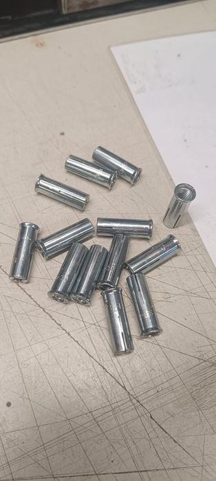 Bucha de bater M8 x 30