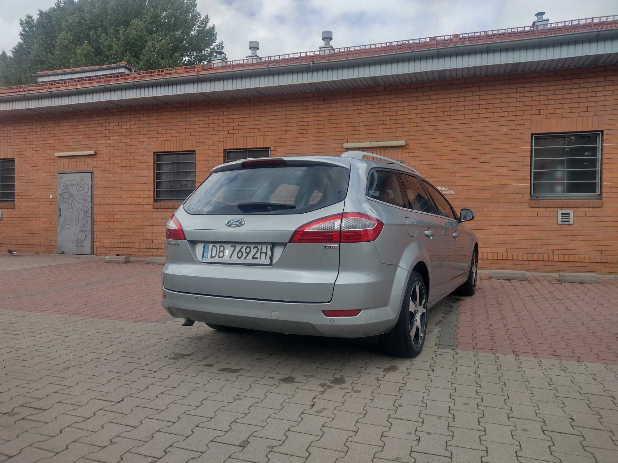 Ładny ford mondeo