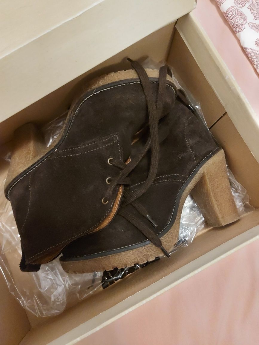 Botins Camurca Castanhos Hush Puppies