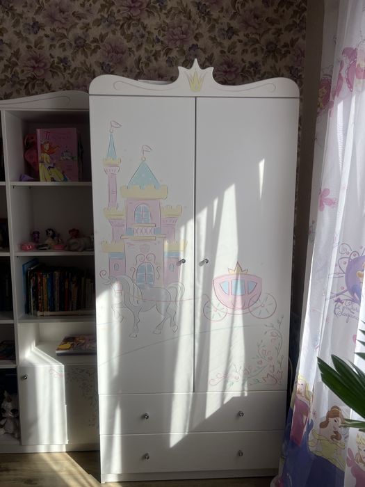 Дитячі меблі для дівчинки