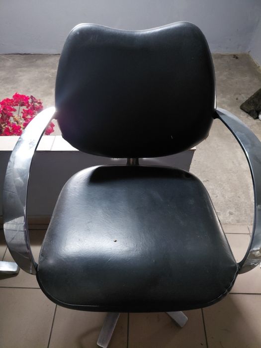 Krzesła do salonu fryzjerskiego
