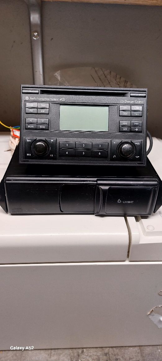 Radio z CD i zmieniarką na 6 płyt Vw passat b5