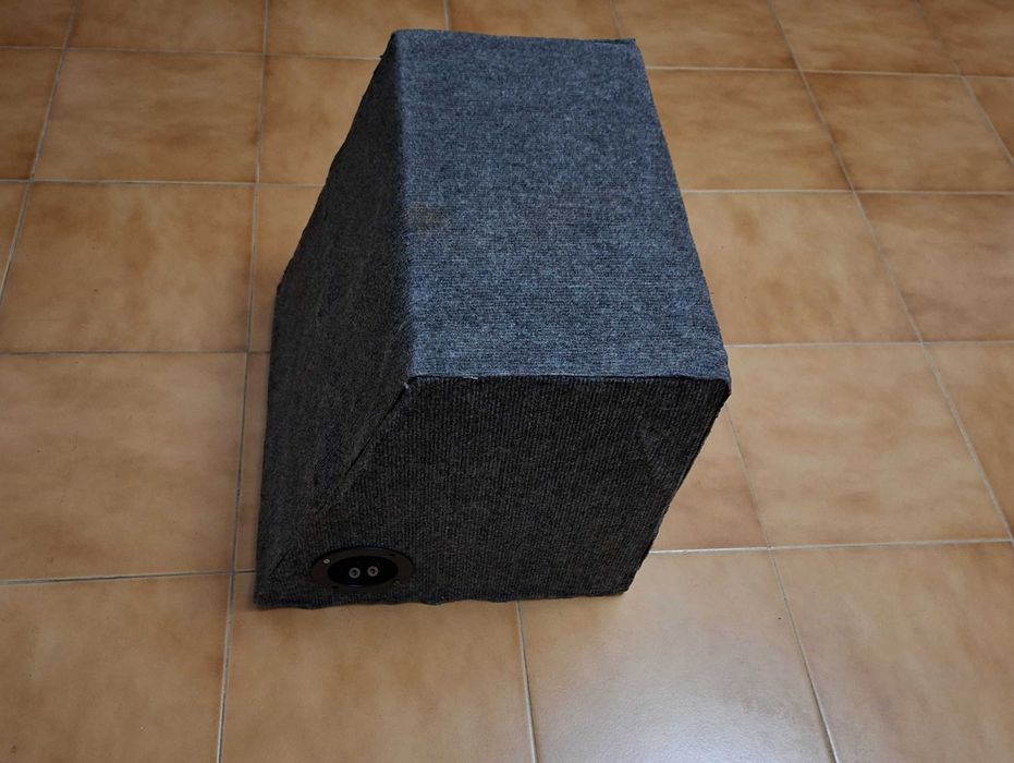 Caixa artesanal para subwoofer de 350 mm