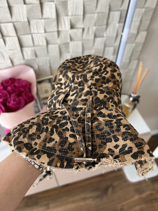 Damskie kapelusz panterkę