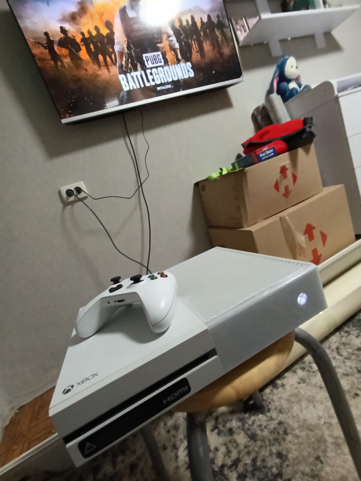 Xbox one на 500gb пам'яті
Все працює, недоліків немає, в комплекті оди
