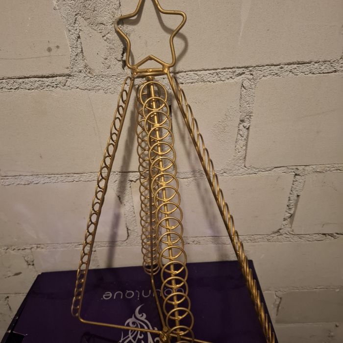 Stojak świąteczny na kształt choinki