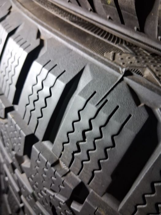 235/60 18 kumho шини б/у зима КОМПЛЕКТ