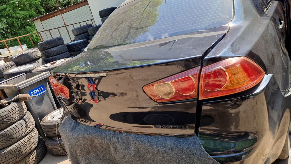 Klapa bagażnika Mitsubishi Lancer VIII sedan