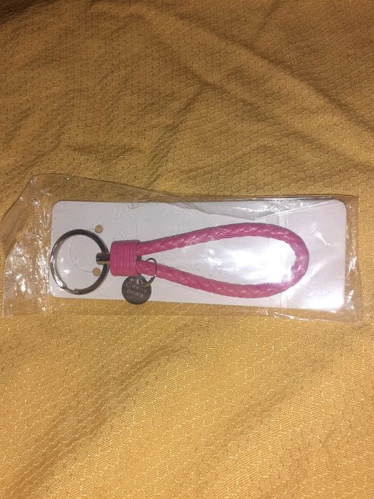 Брелок на ключи женский из искусственной кожи розовый подарок