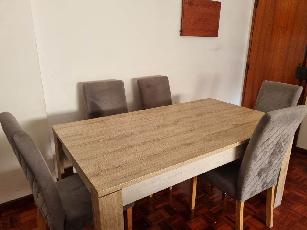 Mesa de 6 a 8 lugares