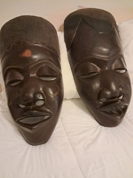 Peças artesanais em pau preto .Lisboa