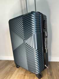 Nowa walizka średnia - bagaż do 23 kg