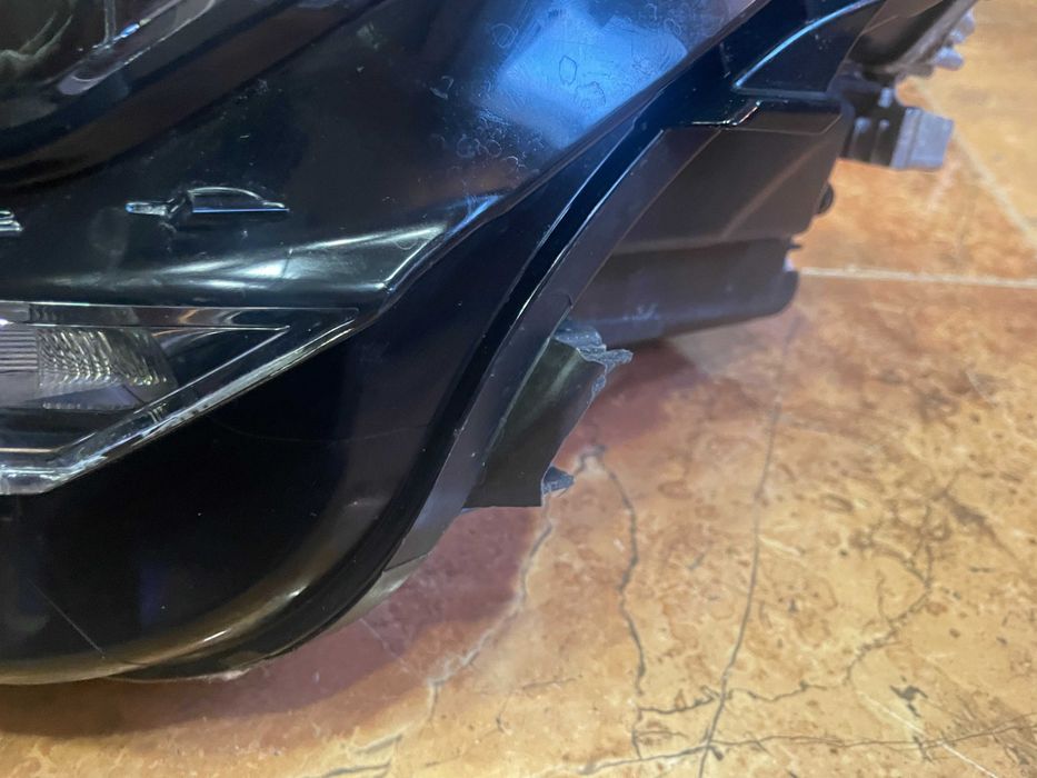 Фара ліва Volkswagen Touareg III 761941113A, дефект!