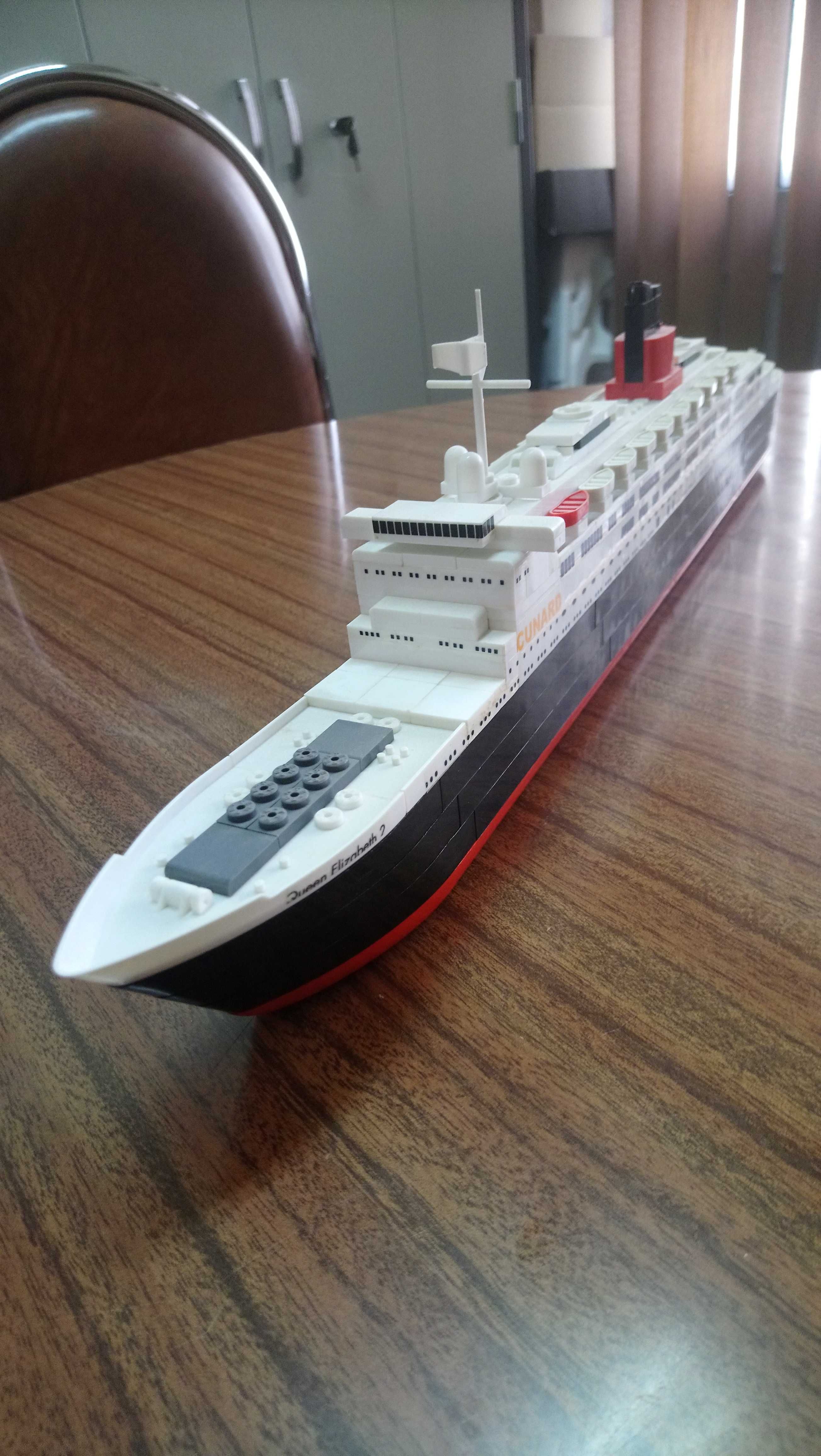 QE2 em LEGO (TENTE)