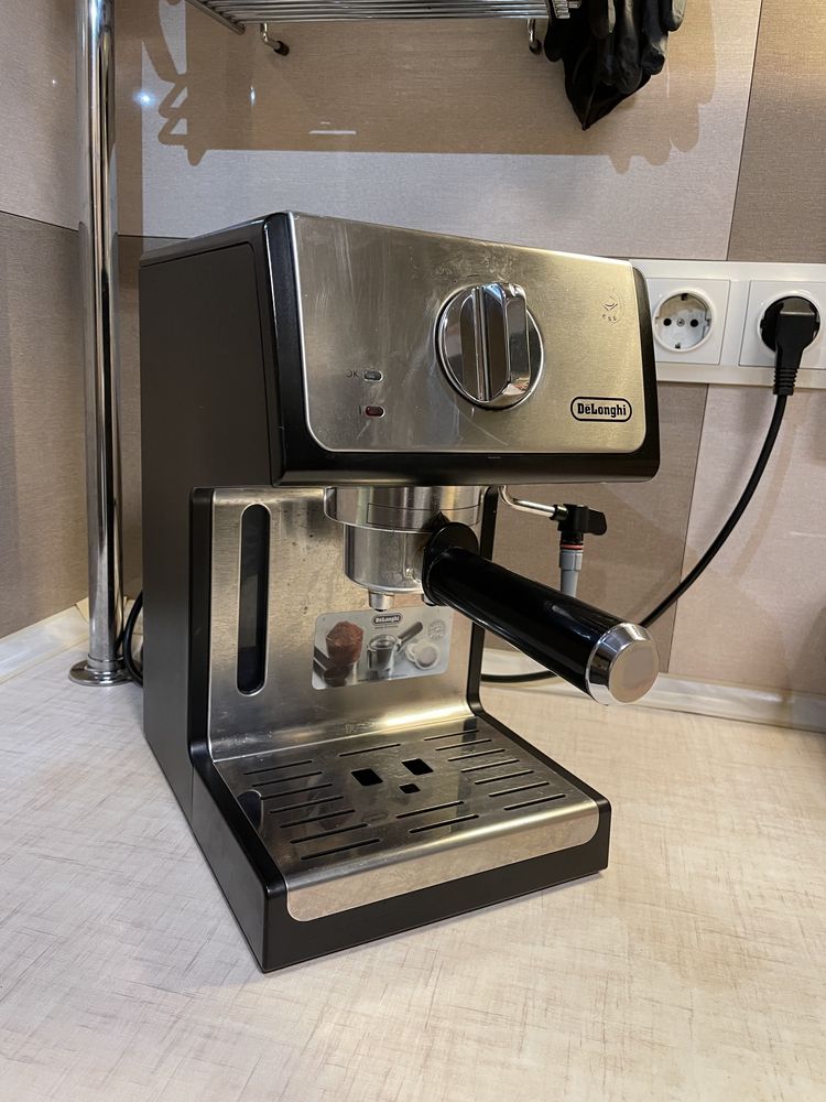 Кофеварка эспрессо DELONGHI