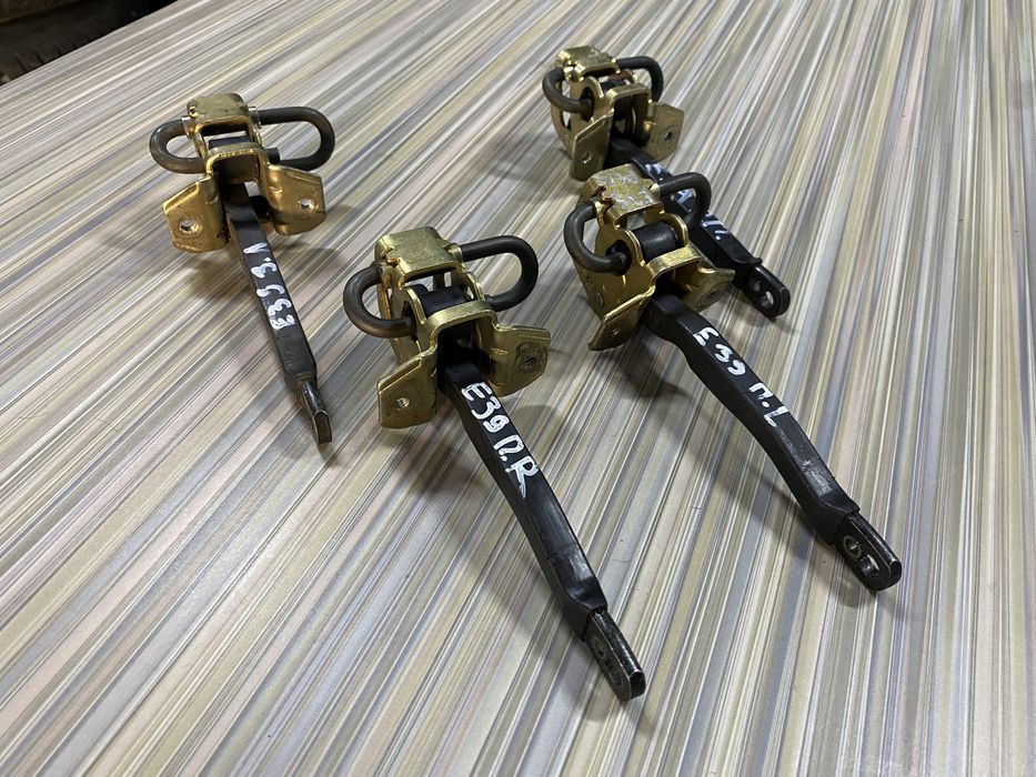 Ограничитель Двері БМВ Е39 Концевик Дверей Е39 Завіса Ограничитель БМВ