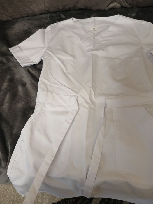Медичне плаття біле