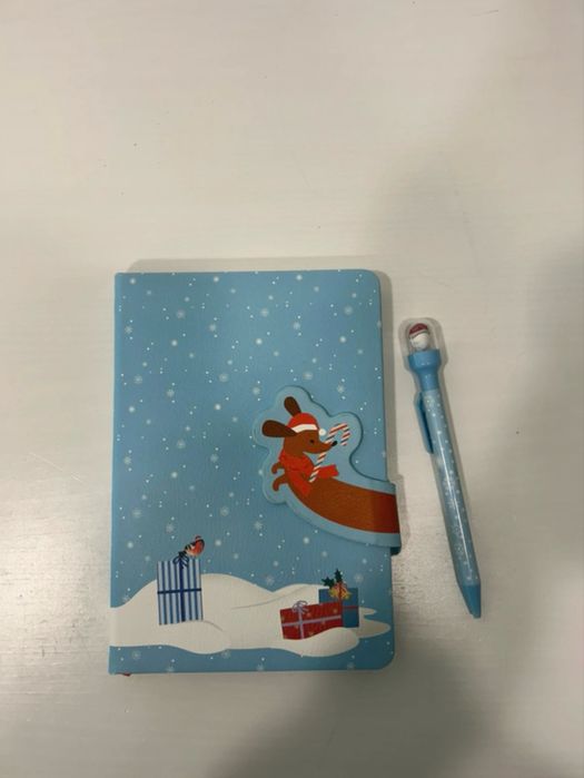 Caderno e caneta da Tiger