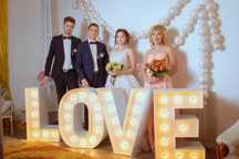 Продам буквы  LOVE с подсветкой из лампочек