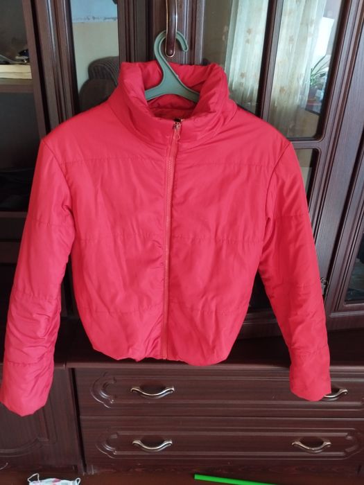 Продам курточку осінь -весна