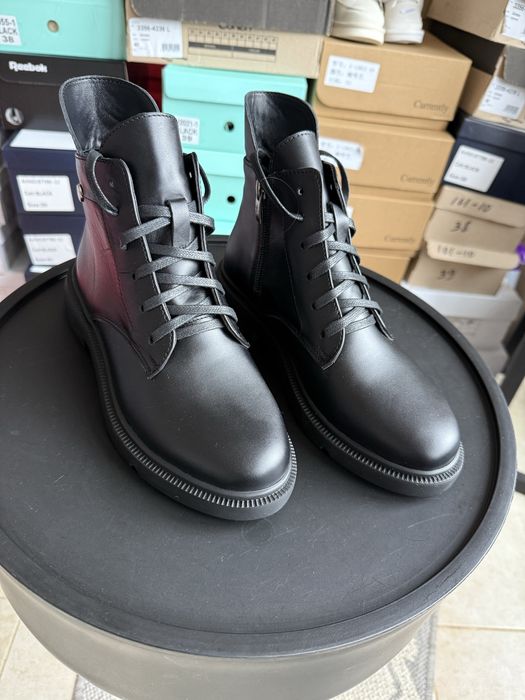 Зимові шкіряні черевики на шнурівці