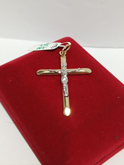 Złoty wisiorek krzyżyk z Panem Jezusem, złoto próby 585
