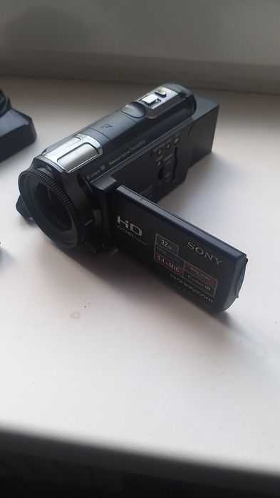 Продам видеокамеру Sony HDR-CX740
