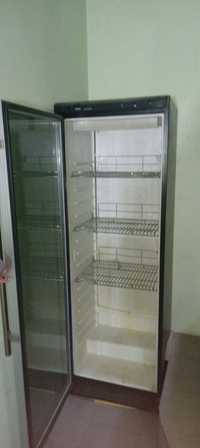 Продам магазиний холодильник