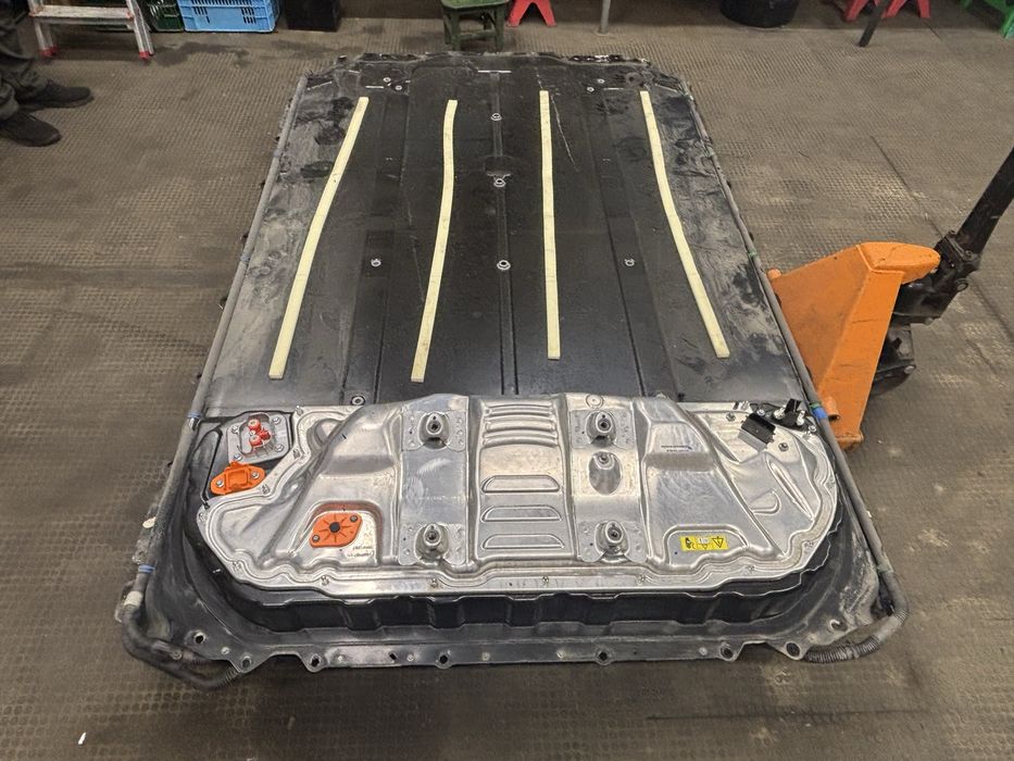 Батарея 75 квт  Тесла Tesla model 3