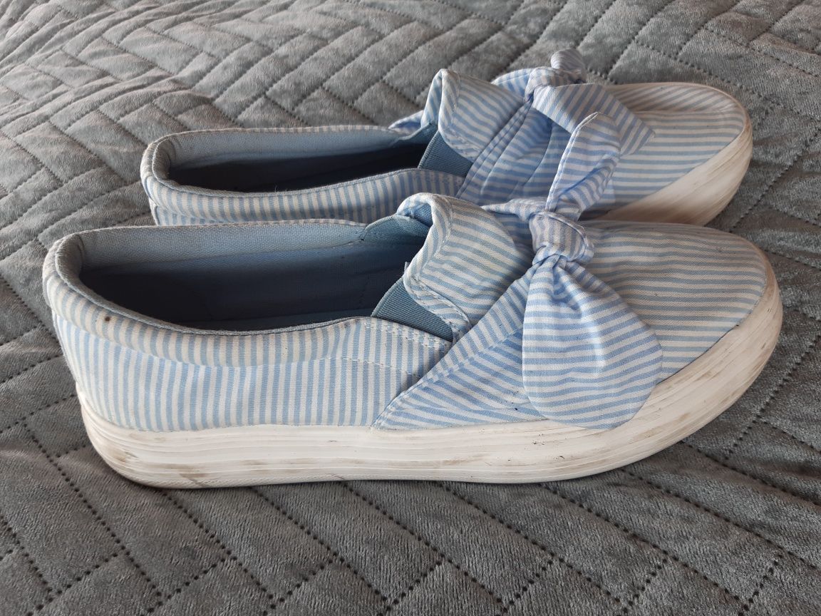 Buty z kokardkami rozmiar 38