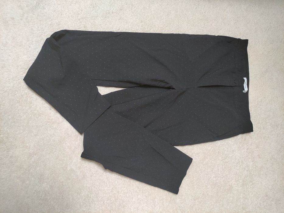 Reserved spodnie damskie  wyższy stan czarne  print viskoza 38