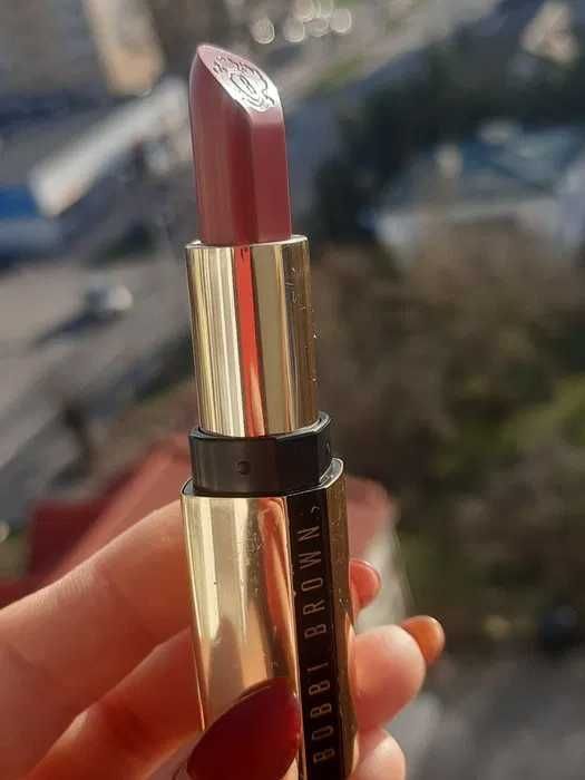 LUXE LIP COLOR - Pomadka do ust
