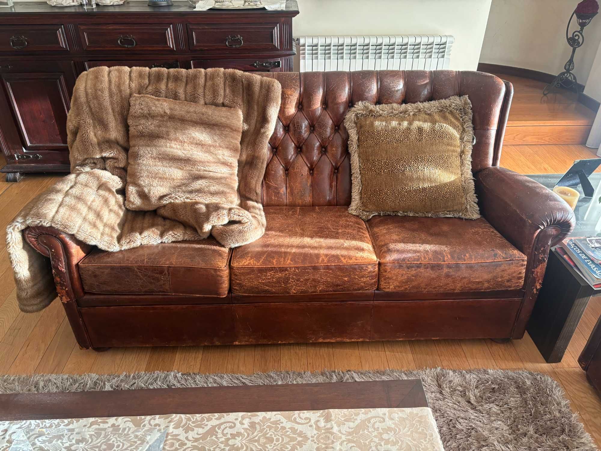 2 Sofás em couro verdadeiro - antigo - vintage - Chesterfield