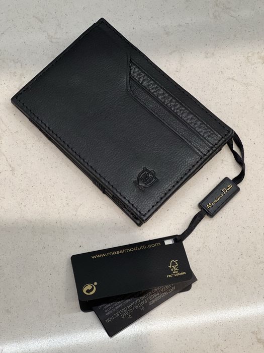 „Magiczny” portfel ze skóry Massimo Dutti